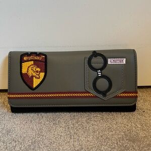 New unused Loungefly Harry Potter Gryffindor Cosplay Faux Leather Trifold Wallet